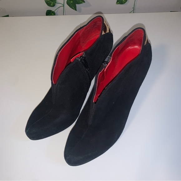 Nine West Heeled Booties Women's Size 6.5 US Suede Leopard Print  Black Red - Picture 2 of 7